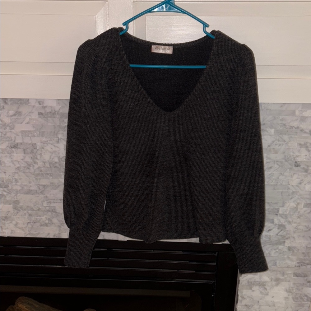 Vestique Black V-Neck Knit Top